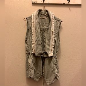 Max Jeans Super Soft Tencell Utility Vest W/ Doily Trim Medium